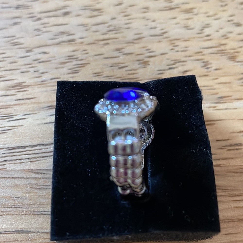 Ring - Picture 3 of 4